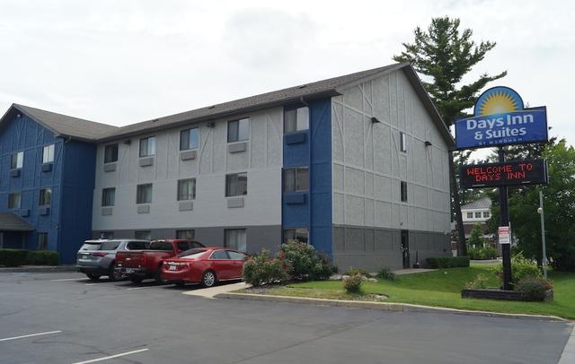 Days Inn & Suites by Wyndham Traverse City