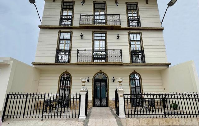 Hotel The Royalty Inn