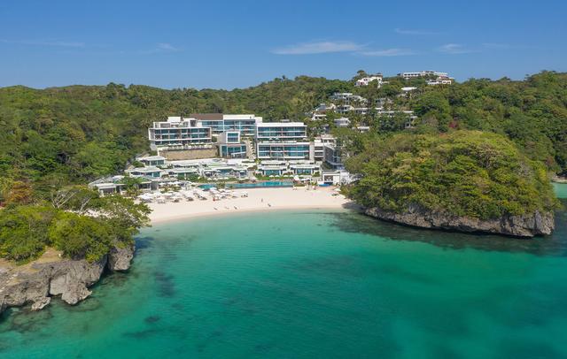 Crimson Resort & Spa Boracay