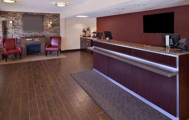 Super 8 by Wyndham Deerfield/Northbrook