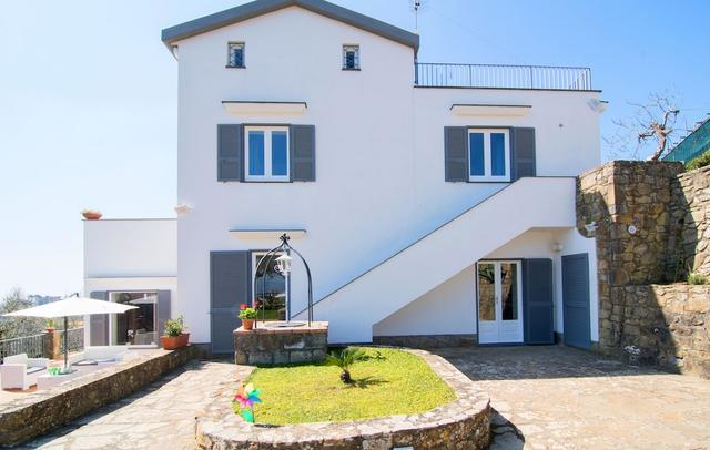 Family Villa in Sorrento Coast Pool & View