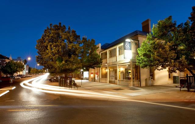 Cobb & Co Court Boutique Hotel