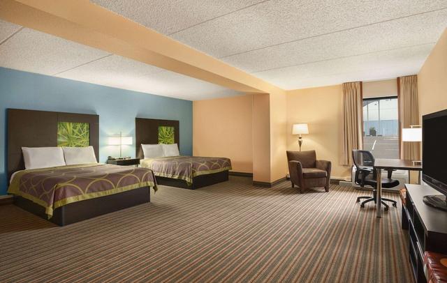 Super 8 by Wyndham Mount Laurel