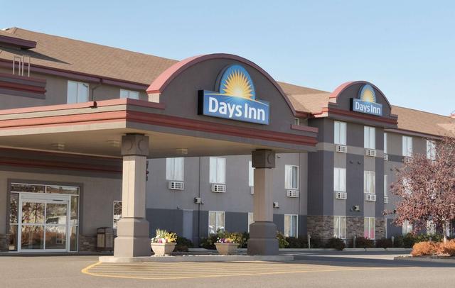 Days Inn & Suites by Wyndham Thunder Bay