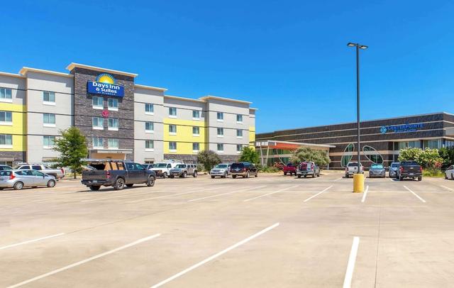 Days Inn & Suites by Wyndham Lubbock Medical Center