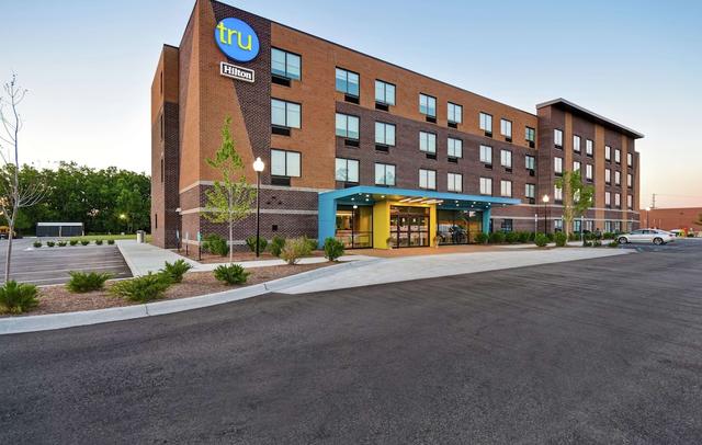 Tru by Hilton Sterling Heights Detroit