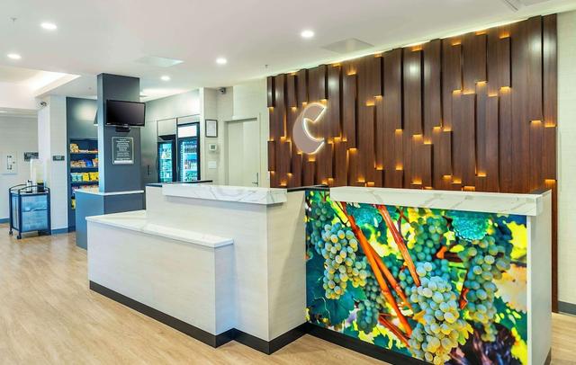 Comfort Suites Kelowna