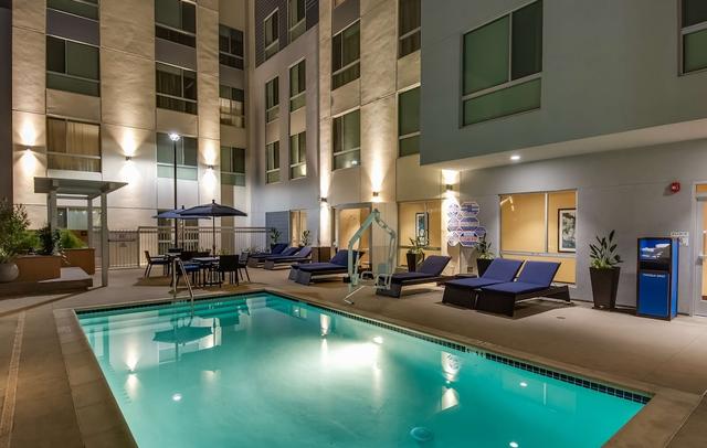 Hampton Inn & Suites Los Angeles - Glendale