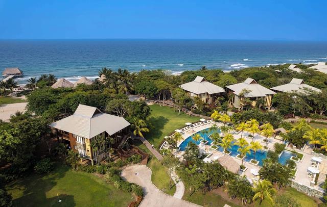 Indura Beach & Golf Resort, Curio Collection by Hilton