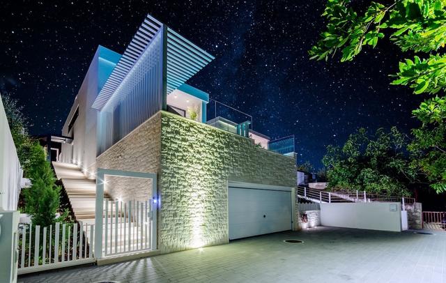 Luxury Villa Luna with Swimming Pool