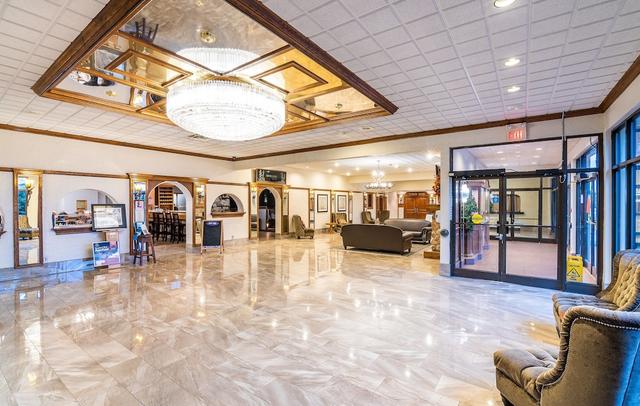 Ramada by Wyndham Thunder Bay Airlane Hotel