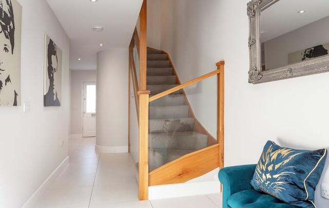 Luxurious Central Windsor Town House