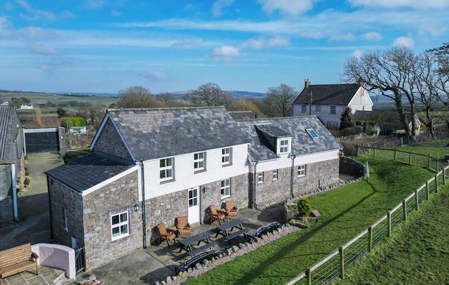 Bunk House - 4 Bedroom - Llangenith