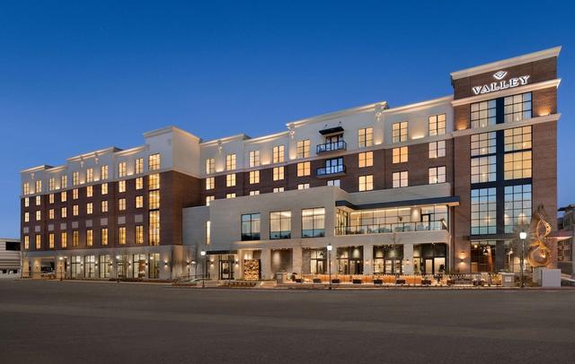 Valley Hotel Homewood Birmingham, Curio Collection by Hilton