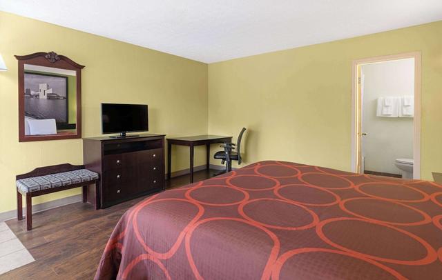 Super 8 by Wyndham Youngstown/Girard