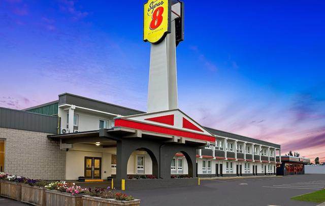 Super 8 by Wyndham Thunder Bay