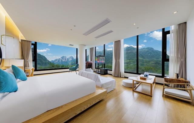 XMAN Sunrise Peaks Resort--Sky Mirror Infinity Pool