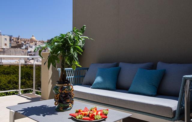 Charme Simon Bolivar