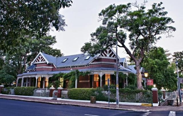 Roosenwijn Guest House