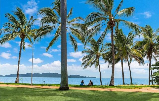 Waters Edge The Strand