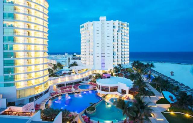 Krystal Grand Cancun