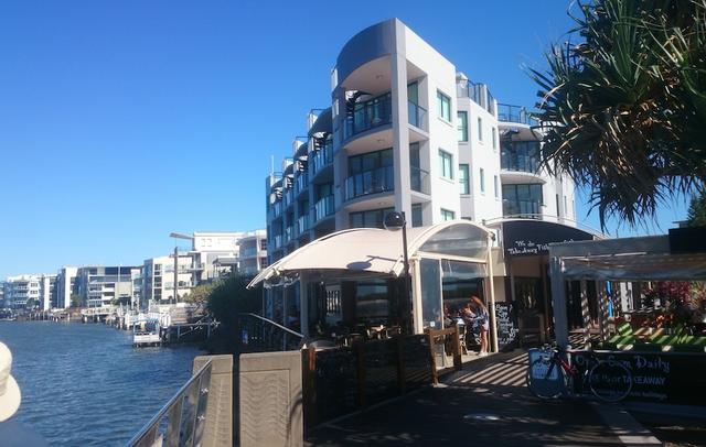 La Promenade Absolute Waterfront Apartments