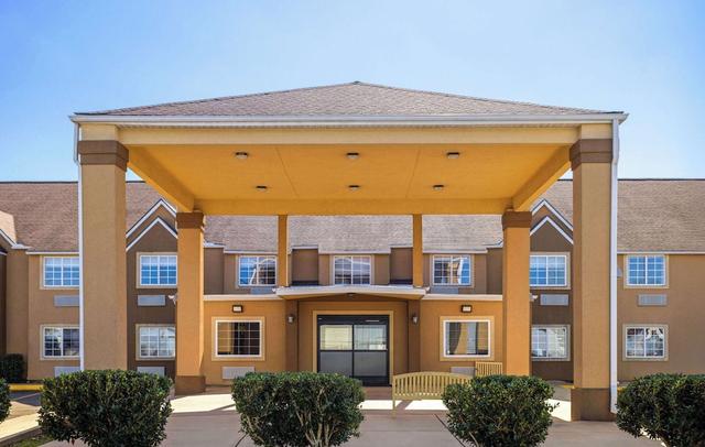 Days Inn By Wyndham Jackson Downtown