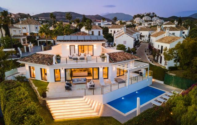 All About Villa Breeze