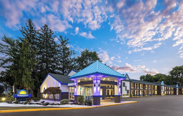 Days Inn & Suites by Wyndham Albany