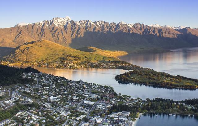 The Rees Hotel, Luxury Apartments and Lakeside Residences