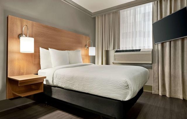 Days Inn by Wyndham Vancouver Downtown