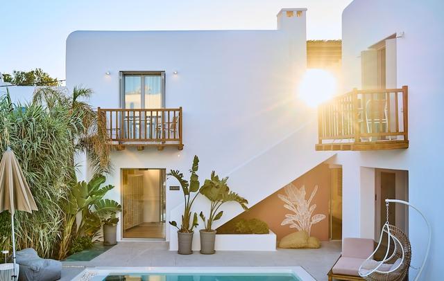 Adorno Beach Hotel & Suites