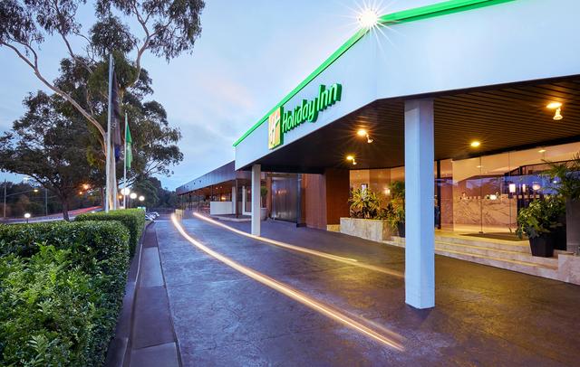  Holiday Inn Warwick Farm, an IHG Hotel