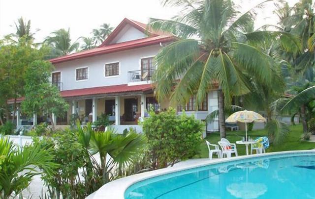 Las Flores Country & Beachside Hotel