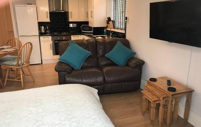 Cozy Lodge Sleeps 4 in Barton-upon-humber