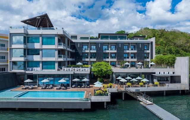 Two Seasons Coron Bayside Hotel