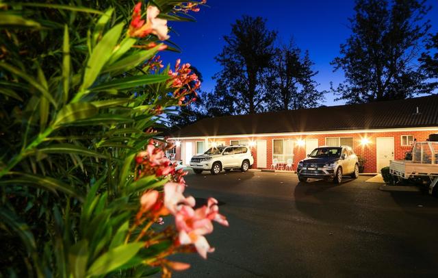 Akuna Motor Inn and Apartments