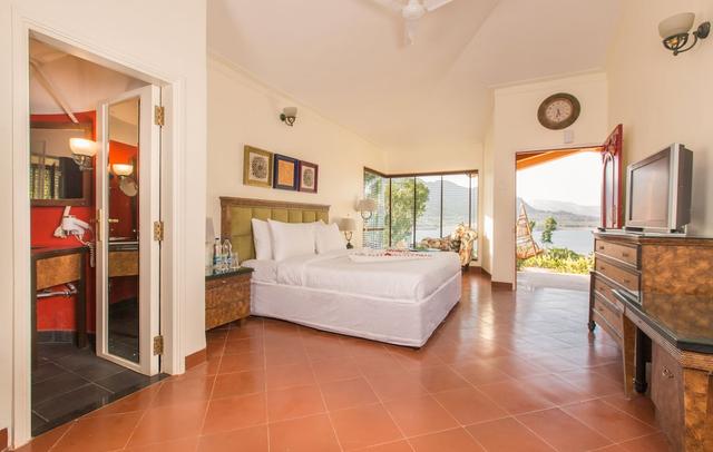 Residency Lake Resort and Spa