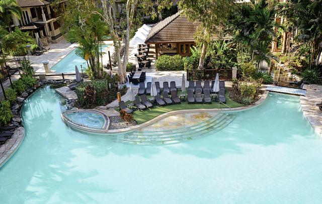 Pullman Palm Cove Sea Temple Resort & Spa