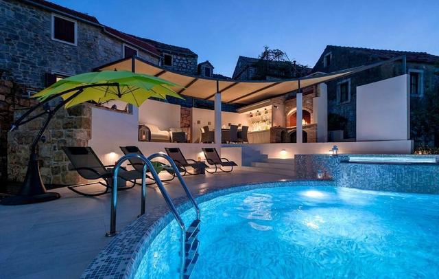 Holiday Home Secret Garden