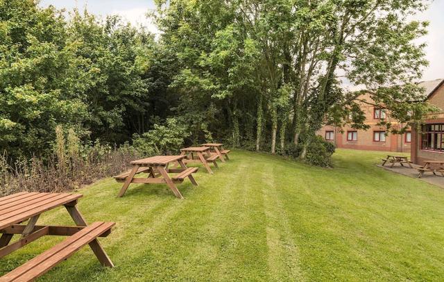 Days Inn by Wyndham Magor