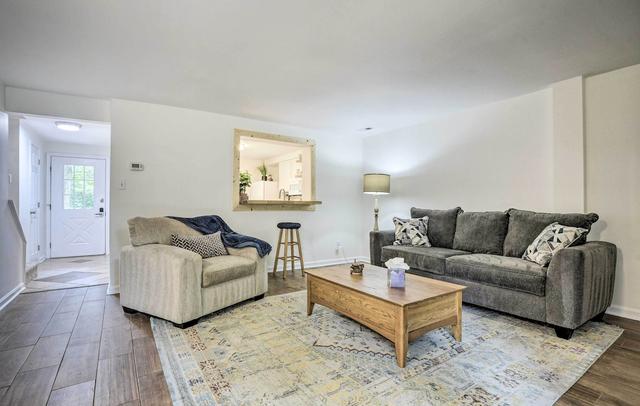 Walk to Dtwn & Breweries: Townhome in Cary!