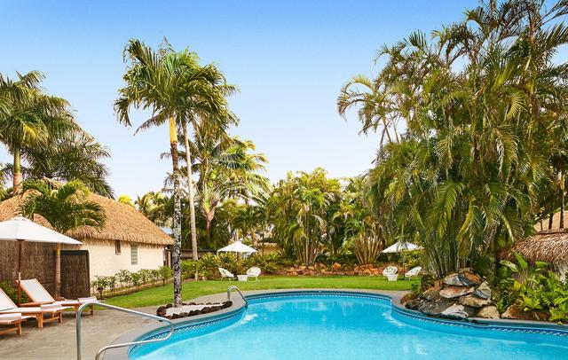 Motu Beachfront Art Villas