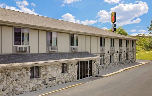 Super 8 by Wyndham Sturgeon Bay