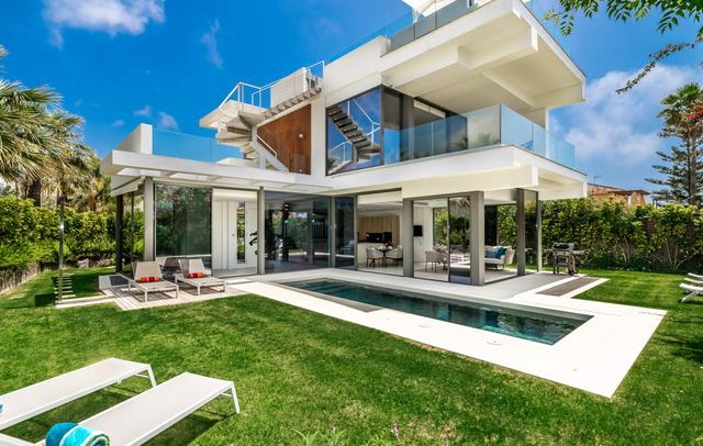 All About Villa Gladiolo