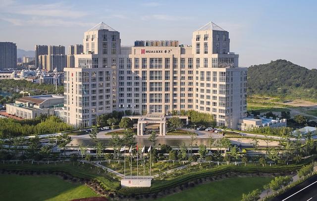 HUALUXE Ningbo Harbor City by IHG