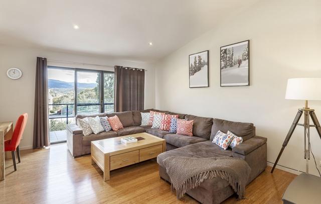 Khione 1 - Modern & spacious with views towards Lake Jindabyne & the mountains beyond