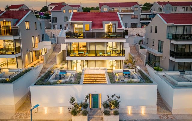 Sutivan Luxury Apartments