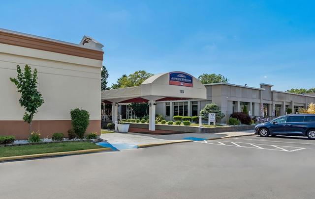 Howard Johnson by Wyndham Albany