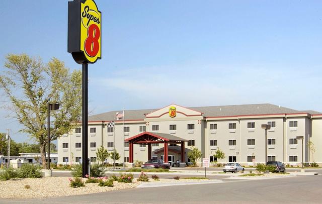 Super 8 by Wyndham Topeka at Forbes Landing